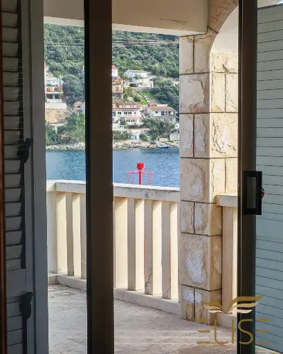 STONE HOUSE FIRST ROW BY THE SEA- BRNA COVE/ SOUTHERN KORČULA- €540.000