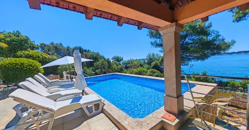 STONE SEASIDE RESIDENCE IN NOVA BAY- AUTHENTIC MEDITERRANEAN LIVING ON WESTERN KORČULA- PRICE ON OFFER