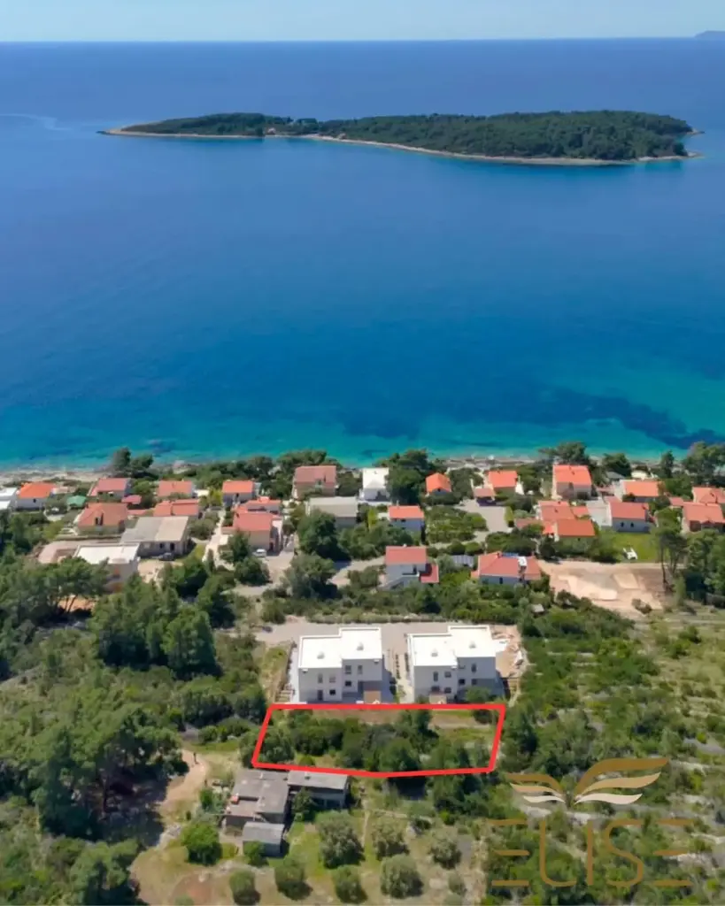 GRAĐEVINSKO ZEMLJIŠTE S PANORAMSKIM POGLEDOM NA MORE U UVALI NOVA